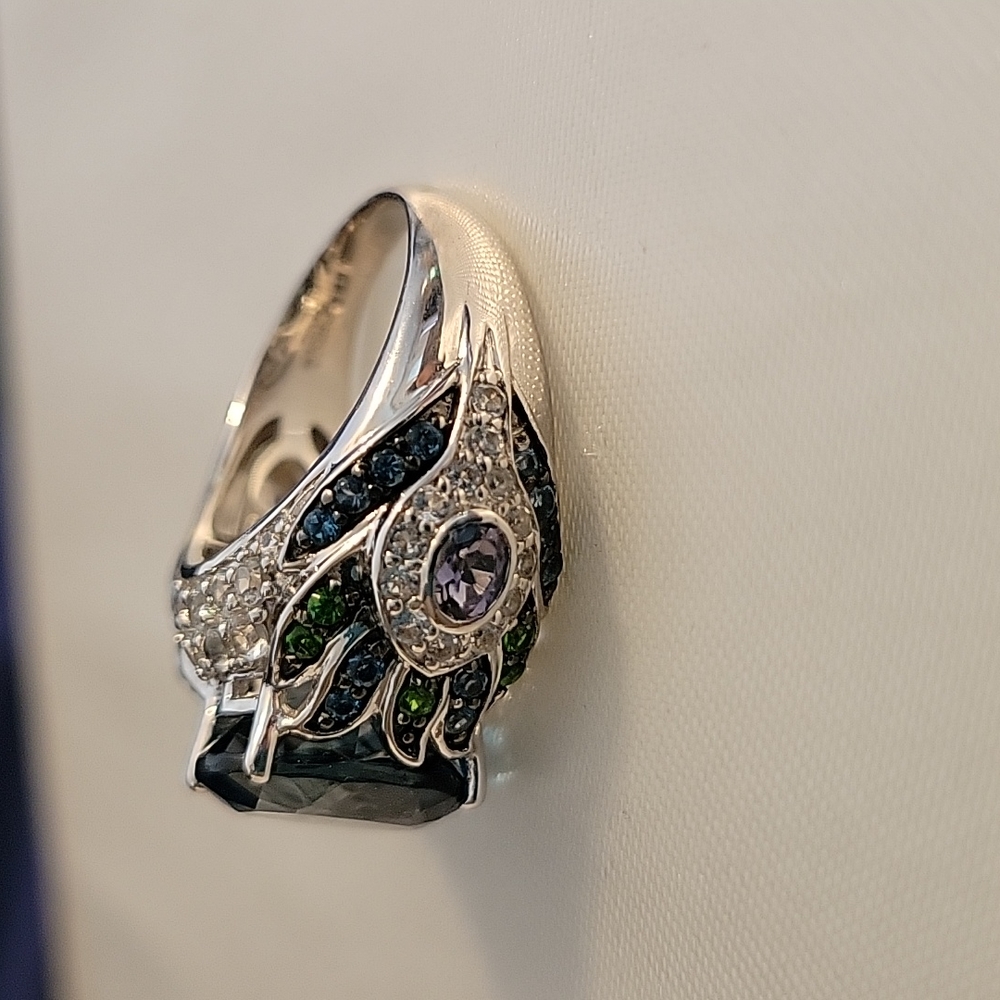 Victoria Wieck London, Blue topaz and Green Gemstone Ring - Picture 4 of 10